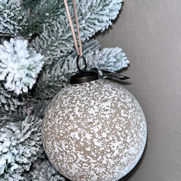 3-NWT ROBERT STANLEY 4”TAUPE FLOCKED ORNAMENT - Picture 16 of 16